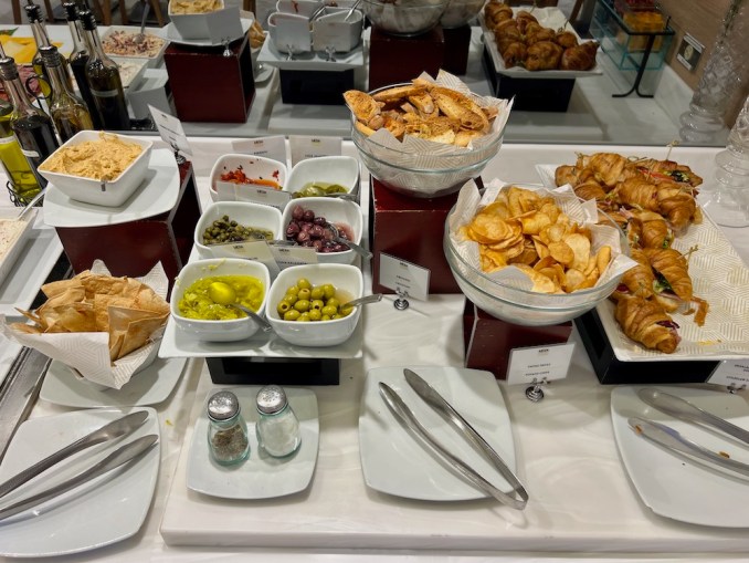 BUSINESS LOUNGE AT CANCUN AIRPORT (INTERNATIONAL TERMINAL)