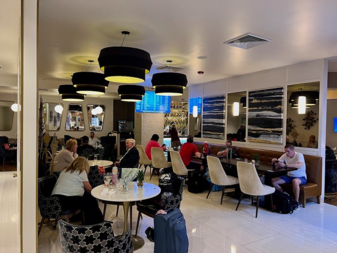 BUSINESS LOUNGE AT CANCUN AIRPORT (INTERNATIONAL TERMINAL)