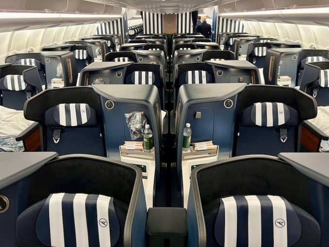 CONDOR A330NEO BUSINESS CLASS PRIME SEAT